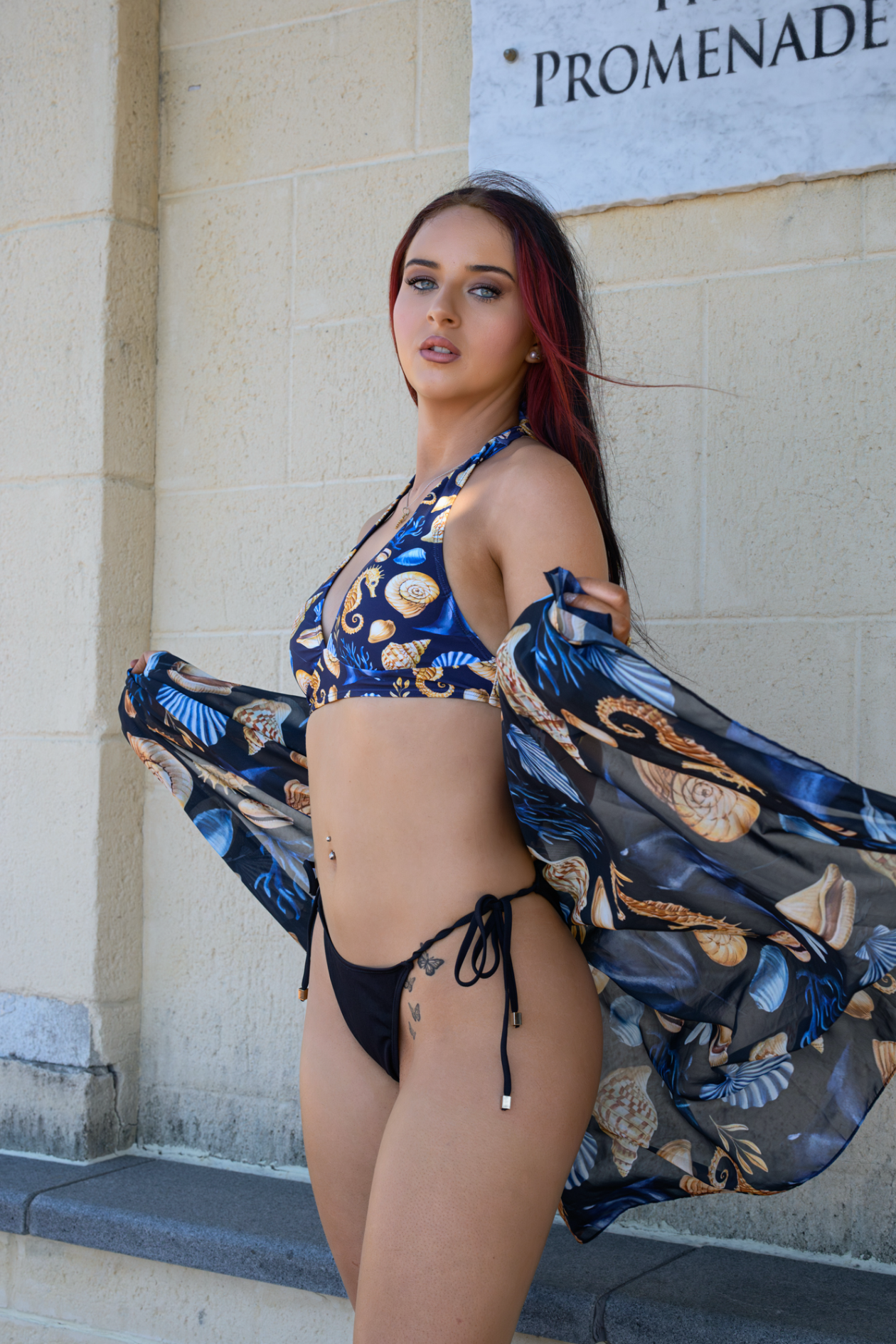 OLIVIA - Halter Tie Bikini Top - ČIOVO