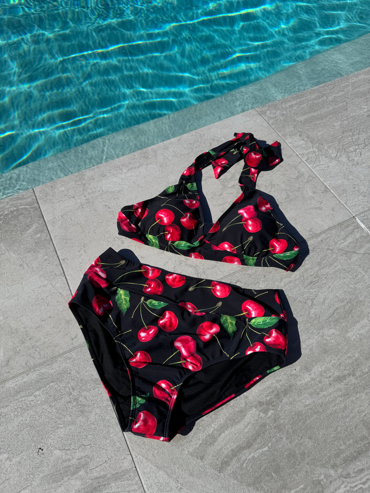 ADA mid waist bikini bottoms, Višnja cherry print