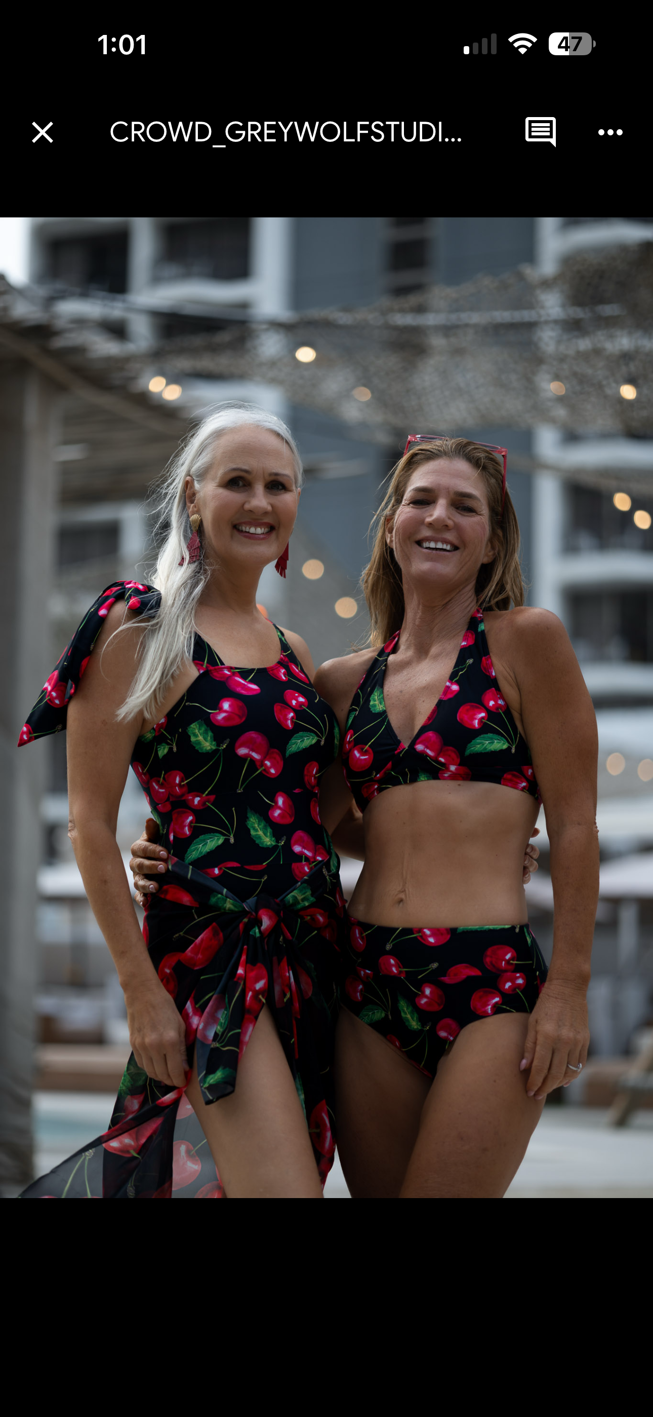 OLIVIA - Halter Tie Bikini Top - VIŠNJA