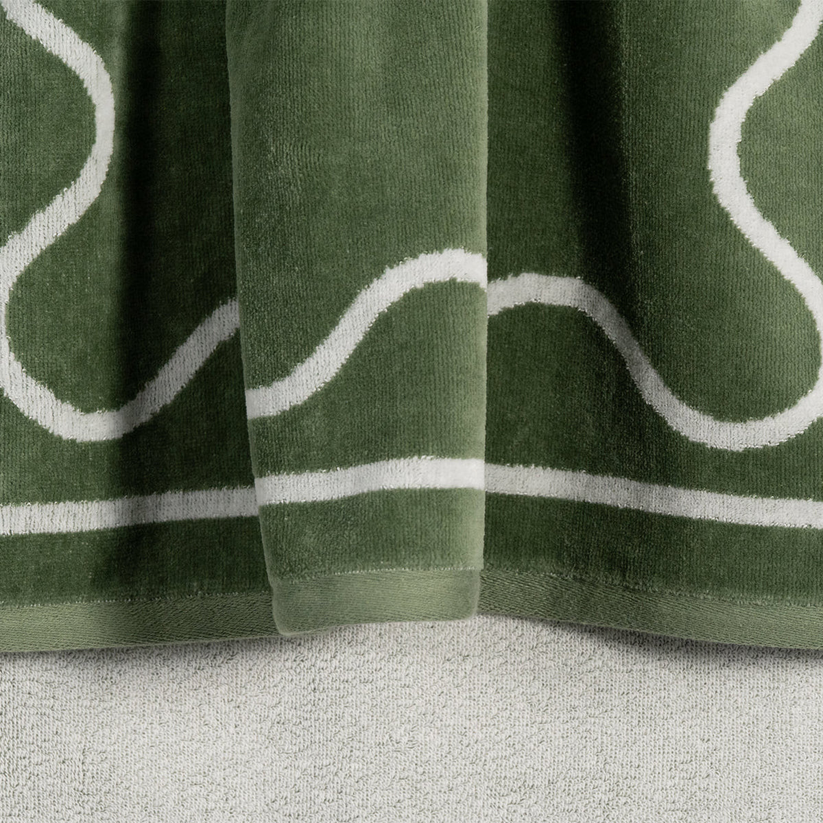 SORRENTINA Velour Beach Towel — Scallop Olive