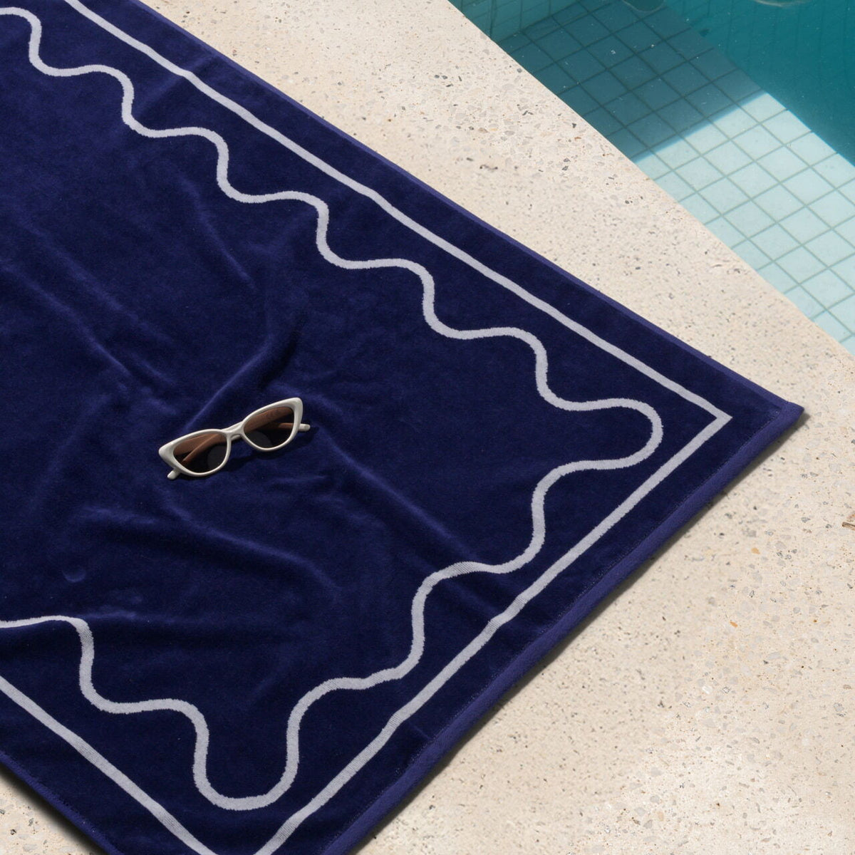 SORRENTINA Velour Beach Towel — Scallop Navy